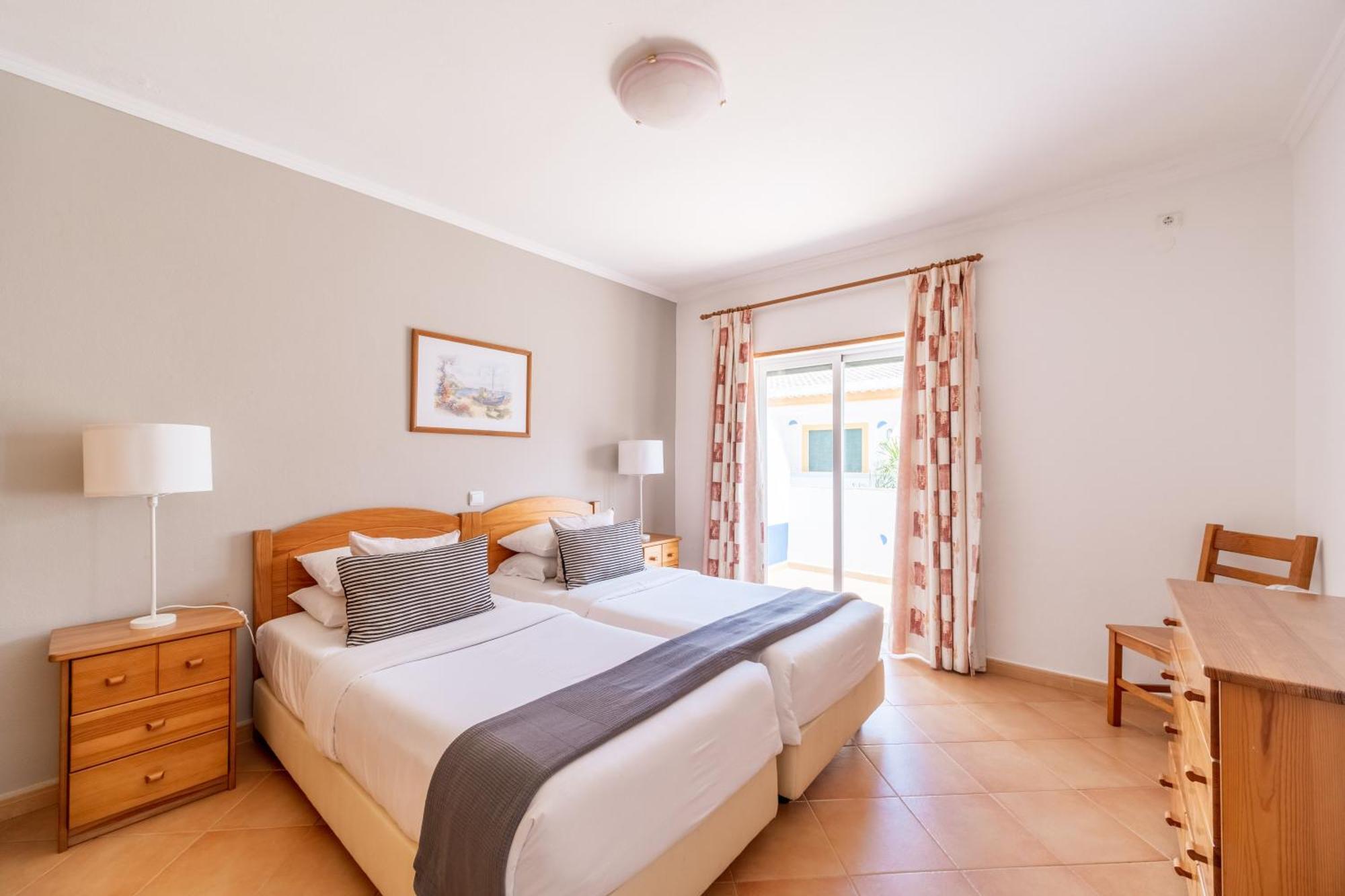 Oasis Beach Apartments Luz Oda fotoğraf