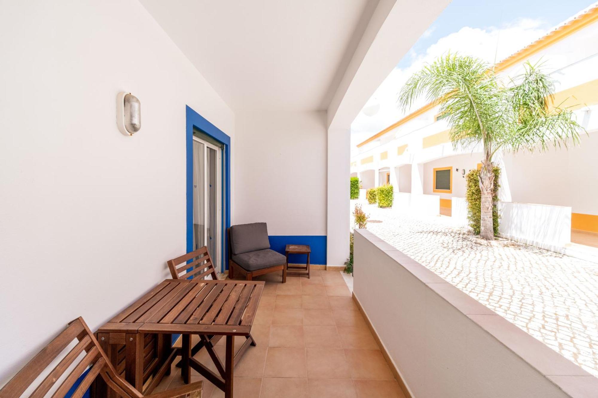 Oasis Beach Apartments Luz Oda fotoğraf