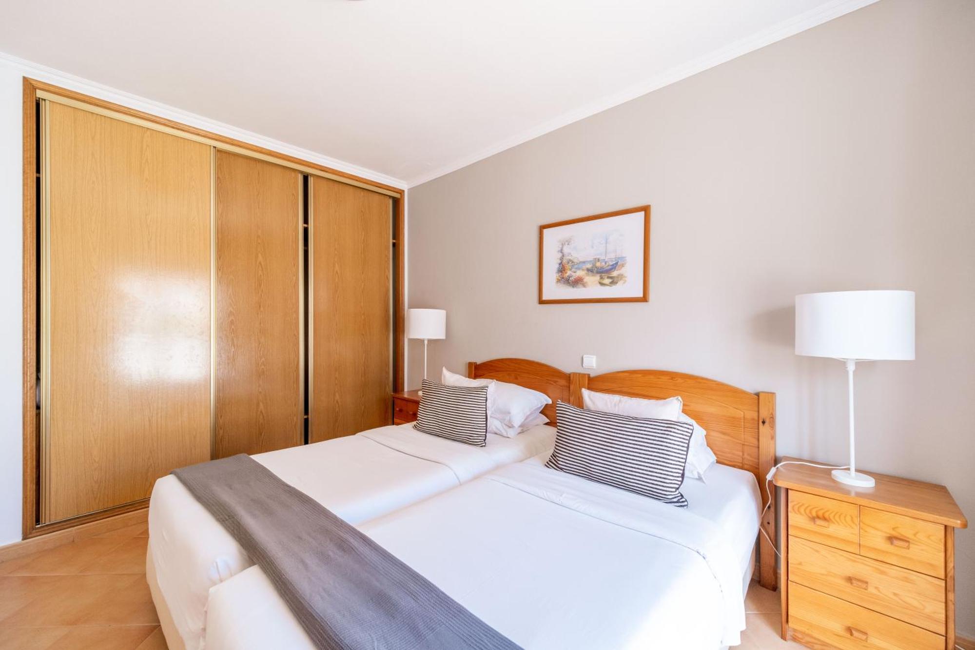 Oasis Beach Apartments Luz Oda fotoğraf
